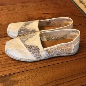 Women’s Tom’s Lace Shoes